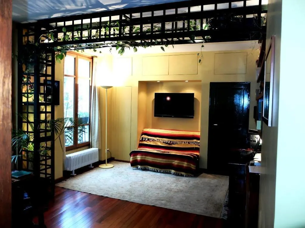 Proche De La Seine Daire Paris